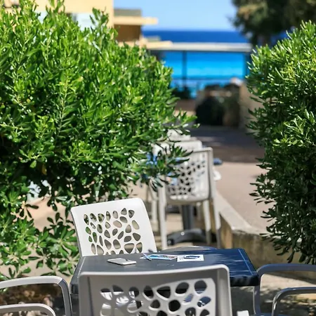 Hotel Joseph Charles LʼÎle-Rousse