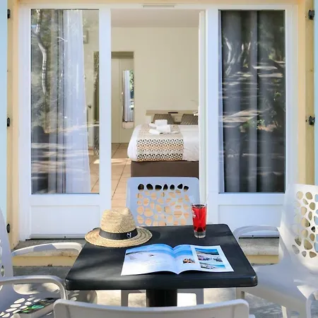 Joseph Charles Hotell LʼÎle-Rousse