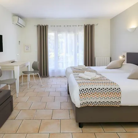 Hotel Joseph Charles 3*