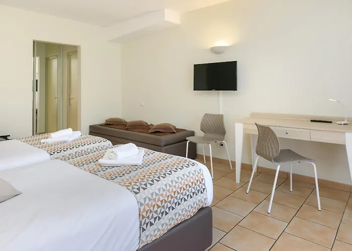 Hotel Joseph Charles LʼÎle-Rousse