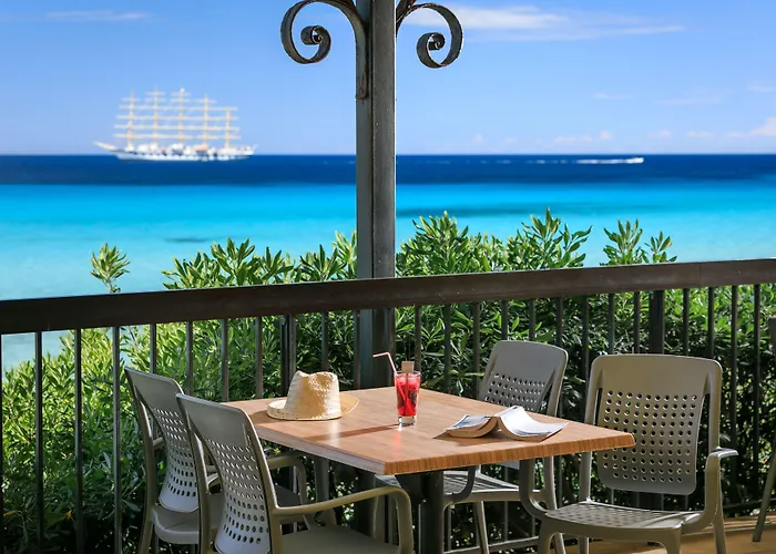 Hotel Joseph Charles LʼÎle-Rousse