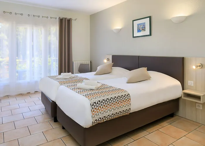 Hotel Joseph Charles 3*