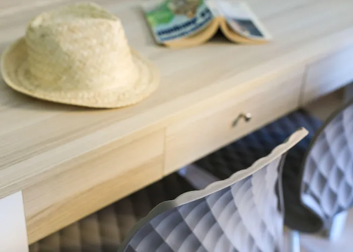 Hotel Joseph Charles LʼÎle-Rousse