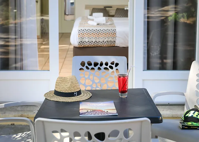 Joseph Charles ホテル LʼÎle-Rousse