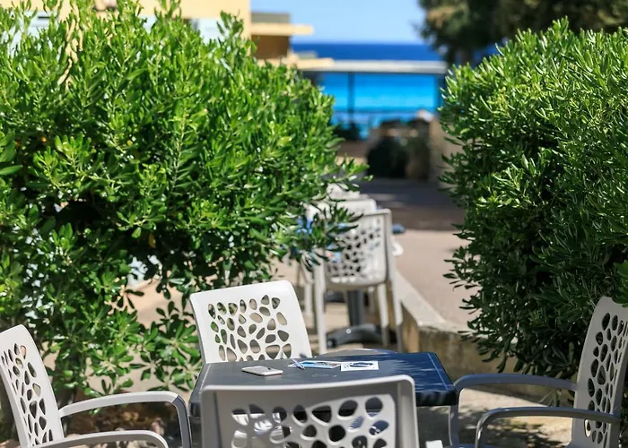 Hotel Joseph Charles LʼÎle-Rousse