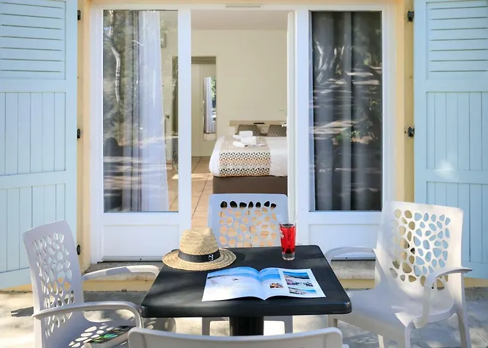 Joseph Charles Hotel LʼÎle-Rousse